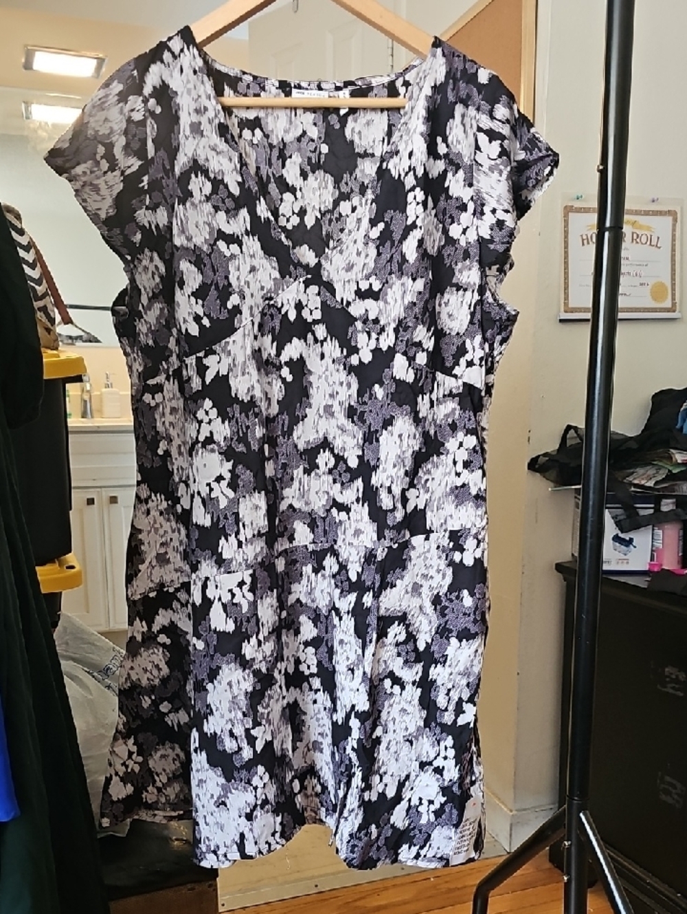 ASOS DESIGN-Black & White Floral Cap-Sleeve Dress - Elegant Everyday Style